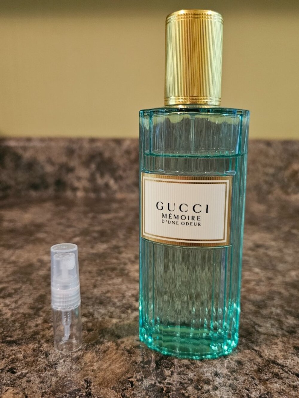 2 ML Sample MEMOIRE D'UNE ODEUR by Gucci Travel Spray
